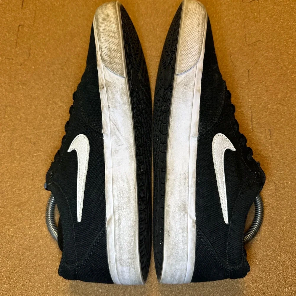 Nike SB Charge Canvas Mens 7.5 Black White Skate Shoes CD6279-002